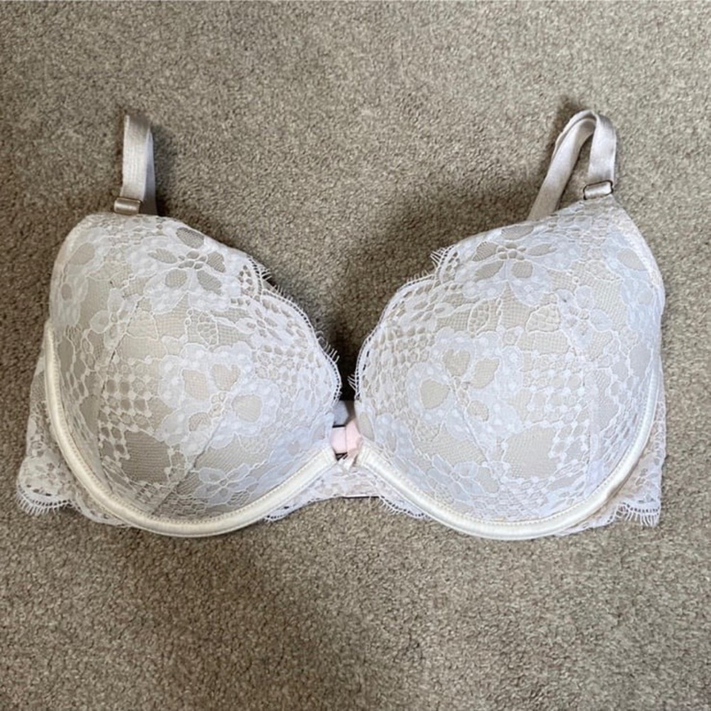 Victoria's Secret Dream Angels White Floral Lace Push Up Underwire Bra 32DD